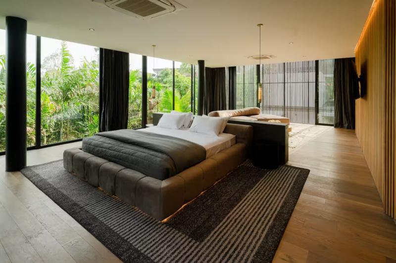 Villa for rent in Kayu Tulang Bali with 6 bedrooms a private pool and full service amenities - [5]
