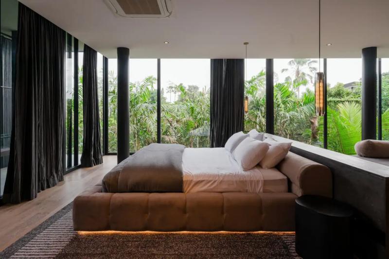 Villa for rent in Kayu Tulang Bali with 6 bedrooms a private pool and full service amenities - [6]