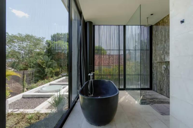 Villa for rent in Kayu Tulang Bali with 6 bedrooms a private pool and full service amenities - [35]