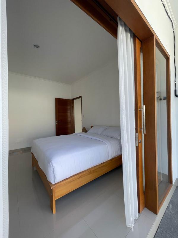 Long Term Rental Villa in Berawa Canggu with 3 Bedrooms and Modern Design - [24]