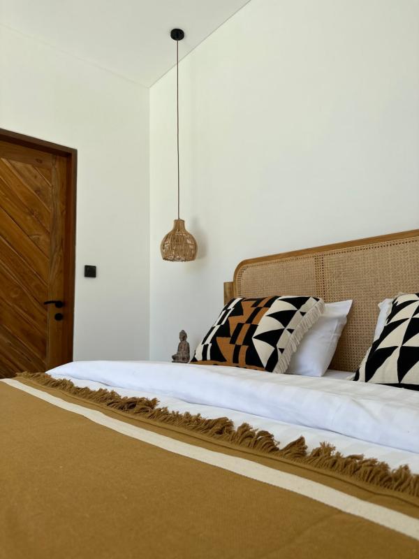 Villa for Rent in Batu Belig Near the Beach with 2 Bedrooms - [15]