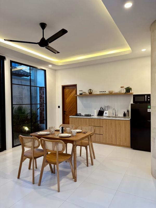 Villa for Rent in Batu Belig Near the Beach with 2 Bedrooms - [18]