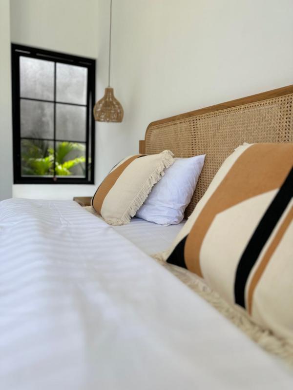 Villa for Rent in Batu Belig Near the Beach with 2 Bedrooms - [23]