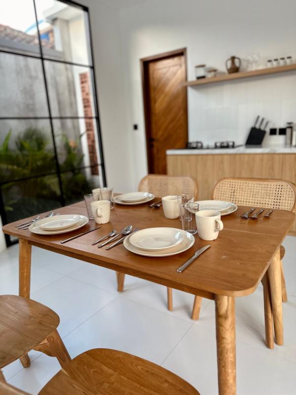 Villa for Rent in Batu Belig Near the Beach with 2 Bedrooms - [25]