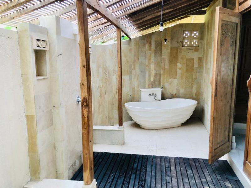 1 Bedroom Furnished Villa for Rent in Kerobokan Quiet Area with Private Pool and Regular Maintenance - [18]