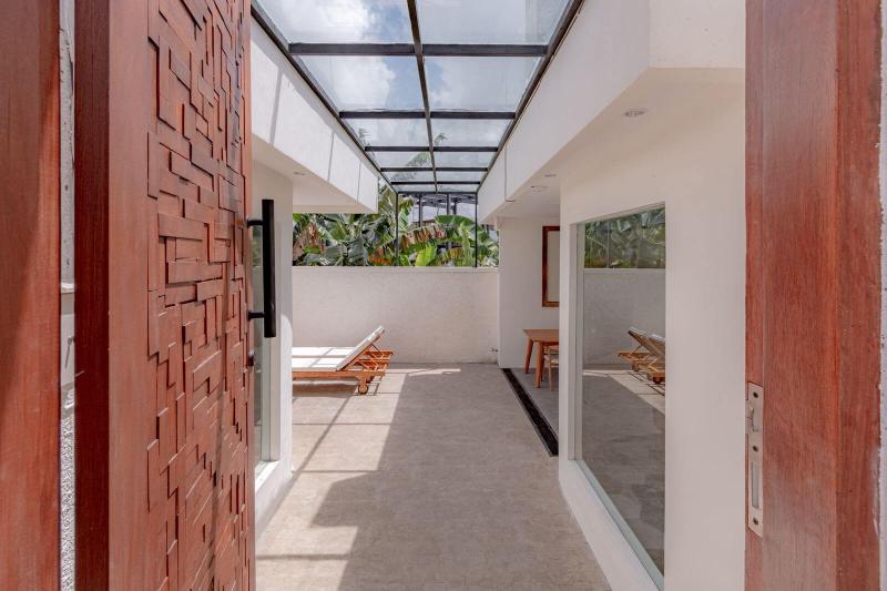 Modern 3 Bedroom Villa in Canggu with Rooftop and Pool - [2]