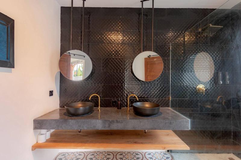 Modern 3 Bedroom Villa in Canggu with Rooftop and Pool - [12]