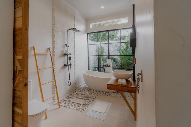 Uluwatu Leasehold Villa with 3 Bedrooms Close to GWK Perfect for Rent or Investment - [2]