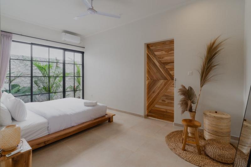 Uluwatu Leasehold Villa with 3 Bedrooms Close to GWK Perfect for Rent or Investment - [13]