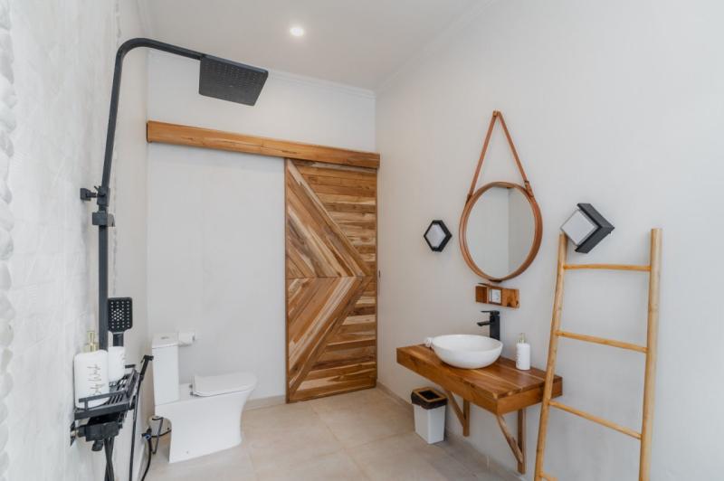 Uluwatu Leasehold Villa with 3 Bedrooms Close to GWK Perfect for Rent or Investment - [14]