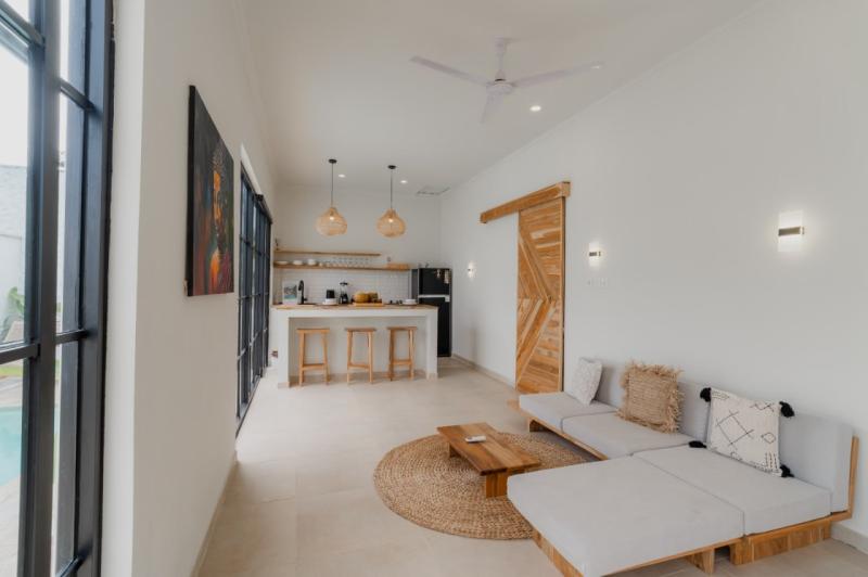 Uluwatu Leasehold Villa with 3 Bedrooms Close to GWK Perfect for Rent or Investment - [18]