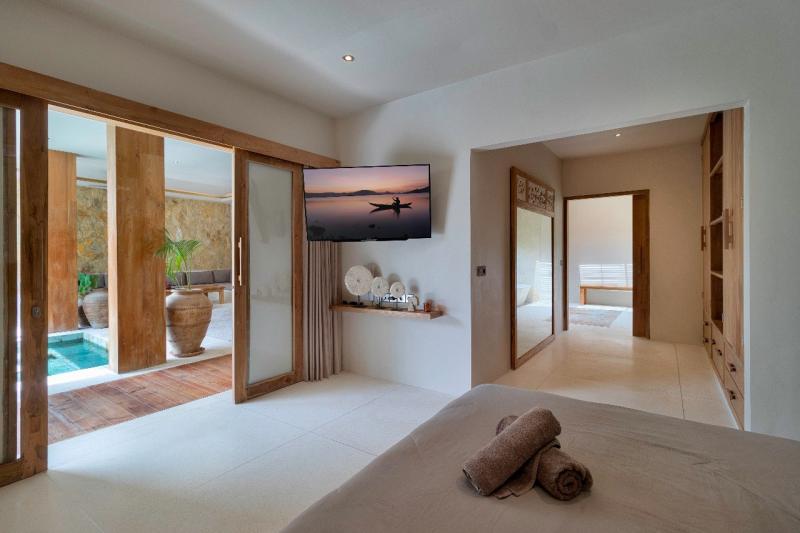 Luxury 3 Bedroom Villa in Berawa with Private Pool and 30 Year Leasehold - [13]