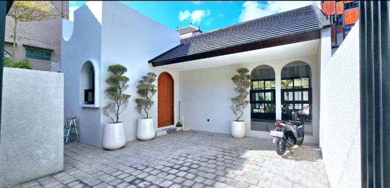Jimbaran Villa with Pool and Carport Available for Freehold or Leasehold Ownership - [1]