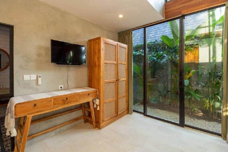 A Cozy Rustic Villa With A Tropical Garden And Private Pool In Pererenan Bali Is Available For Rent - [13]