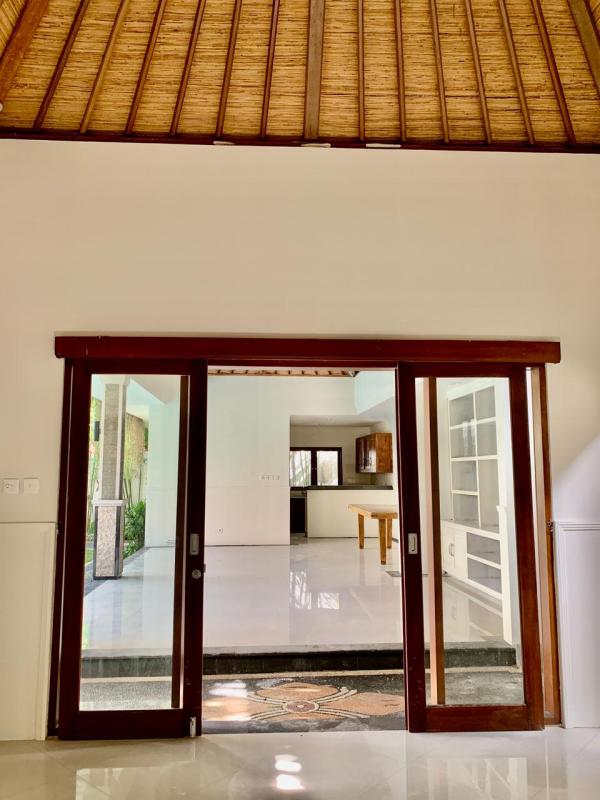 10 Year Leasehold Villa for Sale in Umalas Bali Near Seminyak and Canggu - [10]