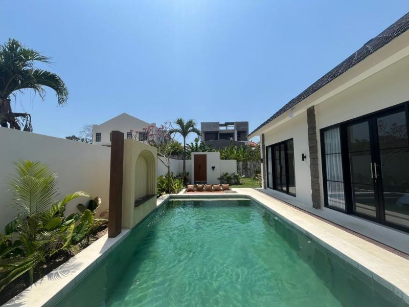 Leasehold 20 Years Modern Villa with Big Garden in Padonan Canggu - [3]