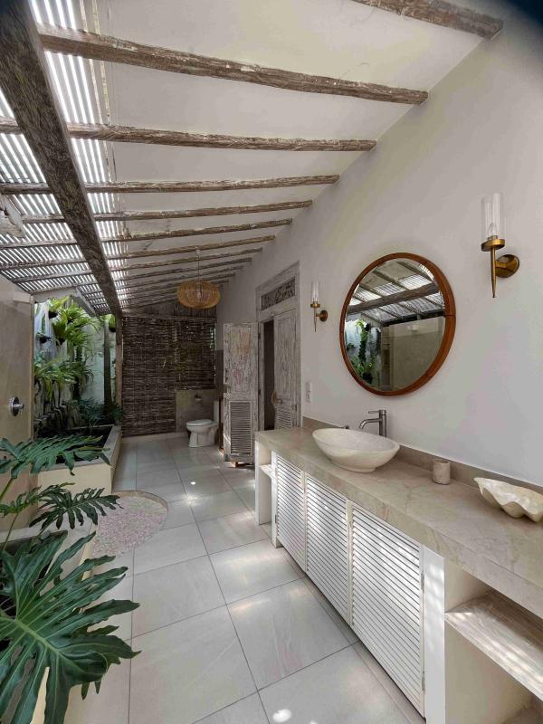 3 Bedroom Furnished Villa for Rent in Kerobokan Quiet Area with Private Pool and Regular Maintenance - [2]