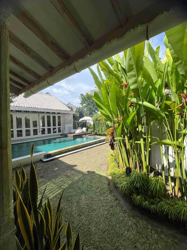 3 Bedroom Furnished Villa for Rent in Kerobokan Quiet Area with Private Pool and Regular Maintenance - [7]