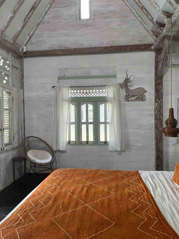 3 Bedroom Furnished Villa for Rent in Kerobokan Quiet Area with Private Pool and Regular Maintenance - [9]