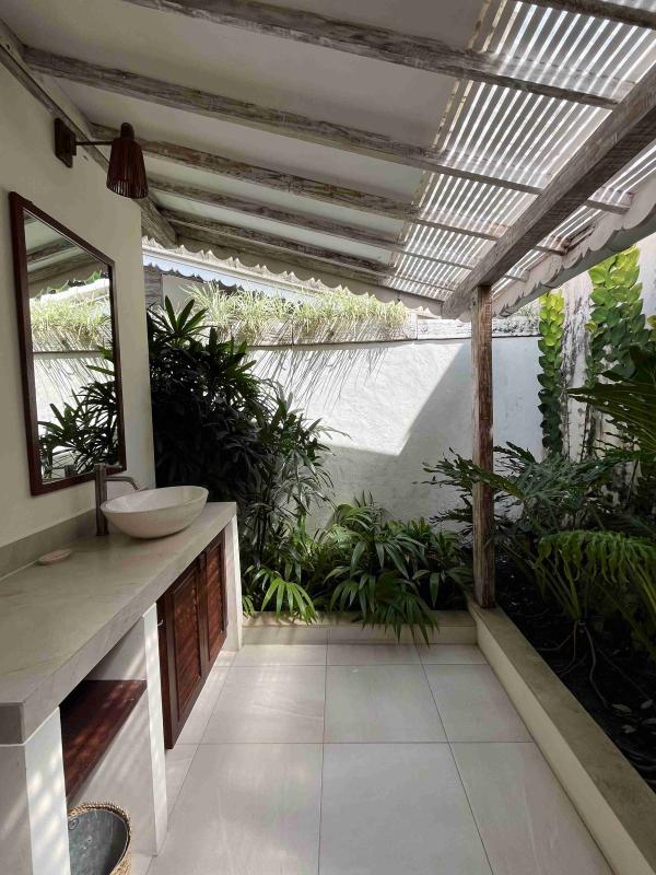 3 Bedroom Furnished Villa for Rent in Kerobokan Quiet Area with Private Pool and Regular Maintenance - [14]