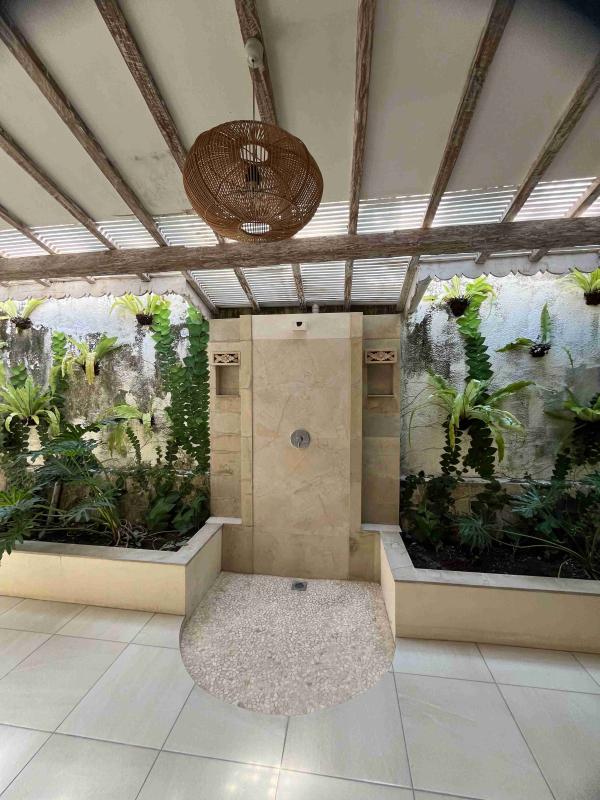 3 Bedroom Furnished Villa for Rent in Kerobokan Quiet Area with Private Pool and Regular Maintenance - [17]