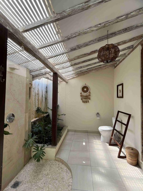 3 Bedroom Furnished Villa for Rent in Kerobokan Quiet Area with Private Pool and Regular Maintenance - [18]