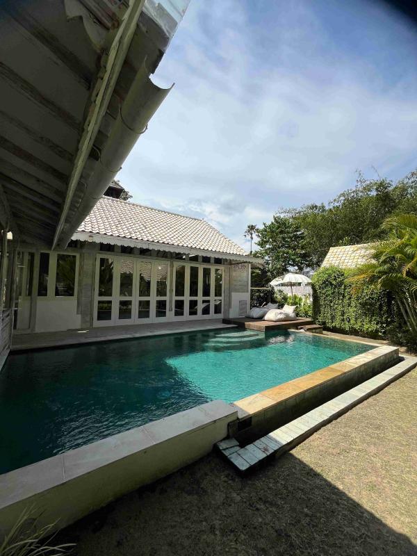 3 Bedroom Furnished Villa for Rent in Kerobokan Quiet Area with Private Pool and Regular Maintenance - [22]