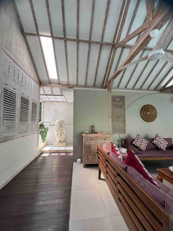 3 Bedroom Furnished Villa for Rent in Kerobokan Quiet Area with Private Pool and Regular Maintenance - [25]