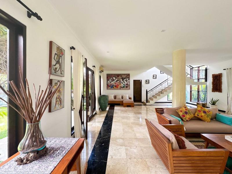 Private 5 Bedroom Villa for Rent in Kayu Tulang Canggu Near Batu Bolong Beach - [3]