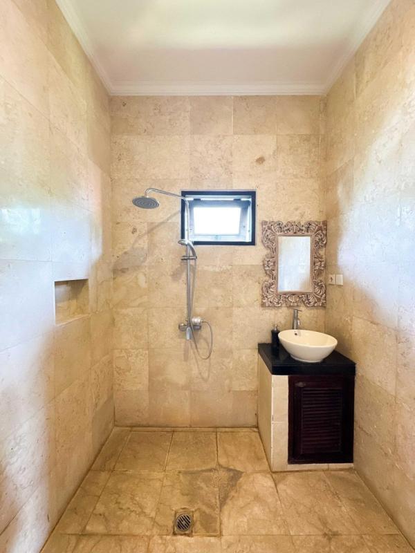 Private 5 Bedroom Villa for Rent in Kayu Tulang Canggu Near Batu Bolong Beach - [11]
