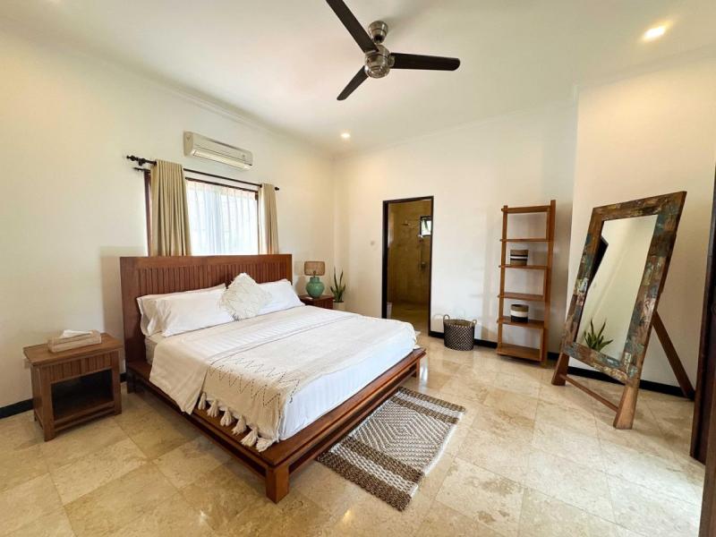 Private 5 Bedroom Villa for Rent in Kayu Tulang Canggu Near Batu Bolong Beach - [15]