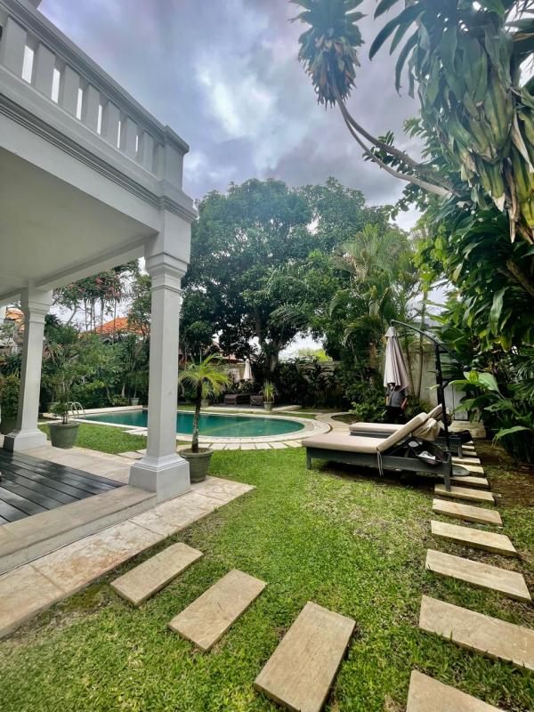 Luxury Freehold Villa with Tropical Garden in Seminyak Bali Close to Beach - [8]