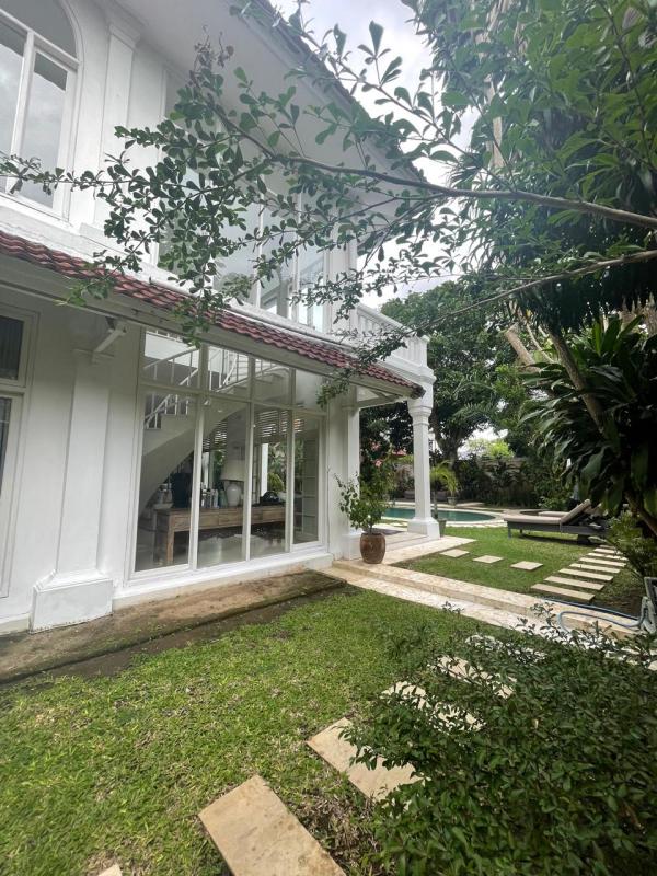 Luxury Freehold Villa with Tropical Garden in Seminyak Bali Close to Beach - [12]