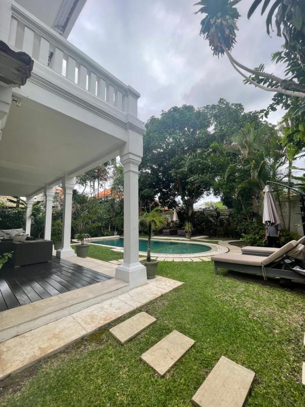 Luxury Freehold Villa with Tropical Garden in Seminyak Bali Close to Beach - [13]