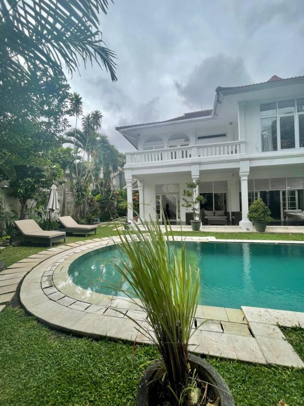 Luxury Freehold Villa with Tropical Garden in Seminyak Bali Close to Beach - [17]