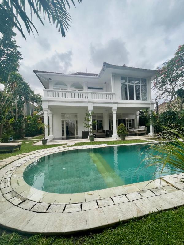 Luxury Freehold Villa with Tropical Garden in Seminyak Bali Close to Beach - [19]