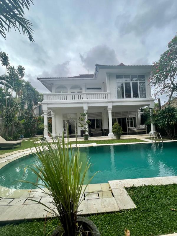 Luxury Freehold Villa with Tropical Garden in Seminyak Bali Close to Beach - [21]