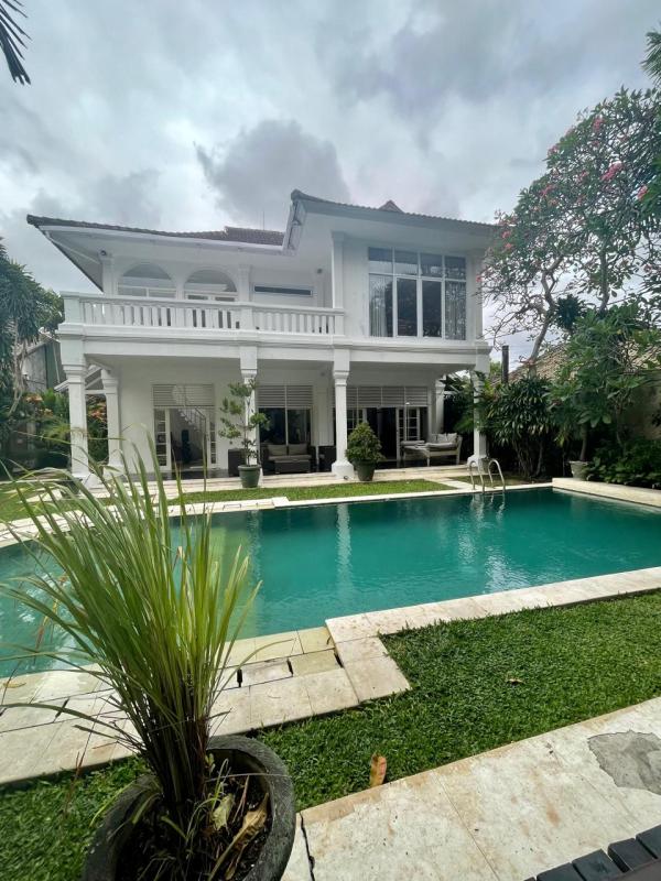 Luxury Freehold Villa with Tropical Garden in Seminyak Bali Close to Beach - [22]