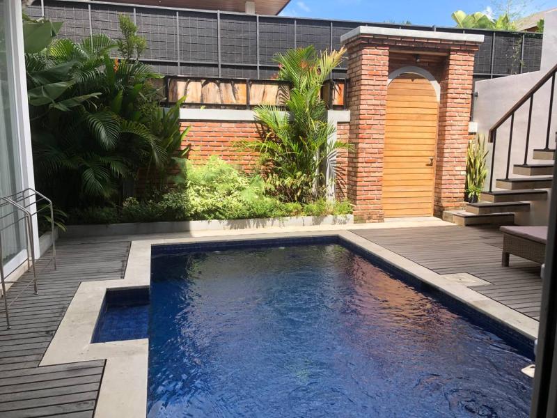 Modern Private Villa for Rent in Tumbak Bayuh Bali with Garden and Pool - [18]