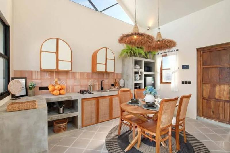 Spacious Two Bedroom Villa for Rent in Buduk Ten Minutes from Canggu - [13]