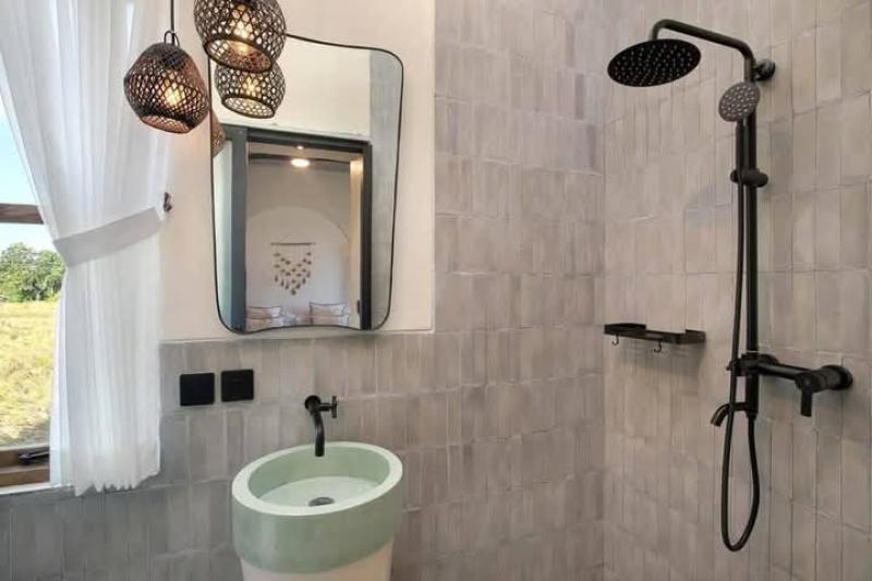Spacious Two Bedroom Villa for Rent in Buduk Ten Minutes from Canggu - [22]