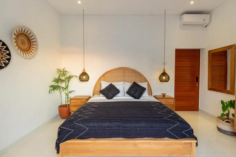 Bohemian Modern 2 Bedroom Villa for Rent in Padonan Canggu with Private Pool - [4]