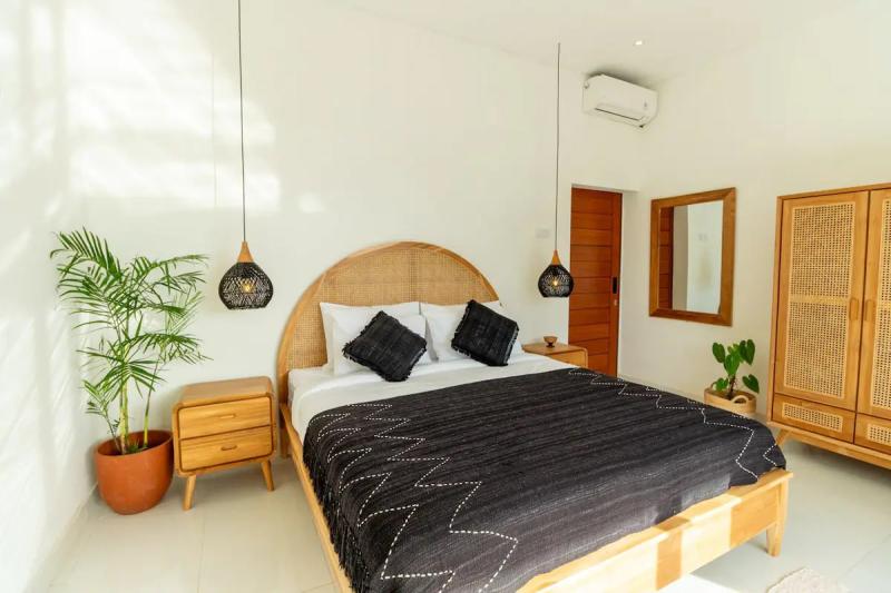 Bohemian Modern 2 Bedroom Villa for Rent in Padonan Canggu with Private Pool - [8]
