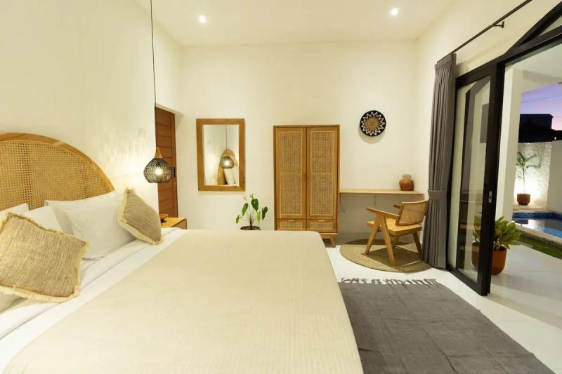 Bohemian Modern 2 Bedroom Villa for Rent in Padonan Canggu with Private Pool - [14]